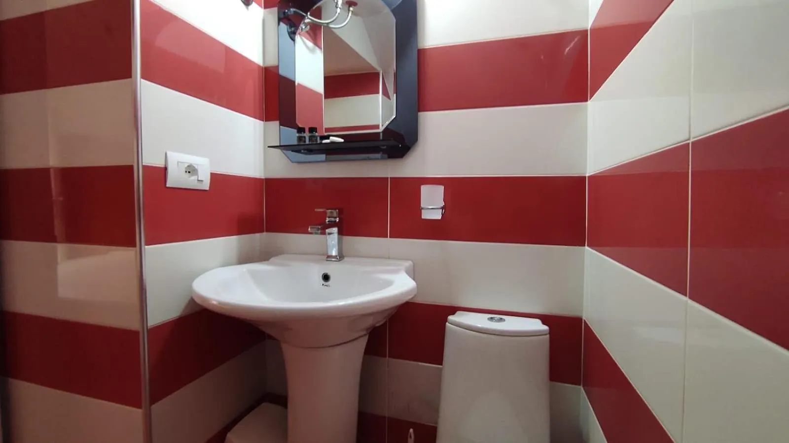 Four Seasons Apartments Ksamil 0*,  Albania